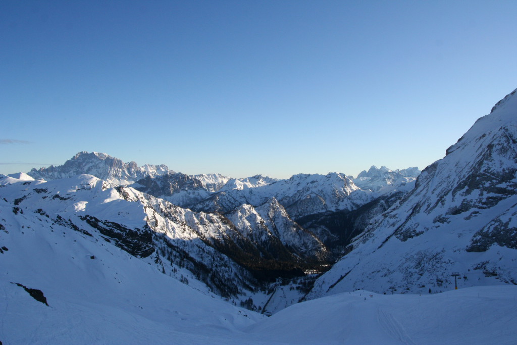 badia_22.jpg - Panorama dal Monte Padon, verso la Civetta.