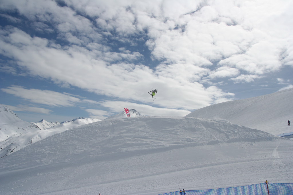 zingarotour028.jpg - Raffaele Cusini vola nel cielo