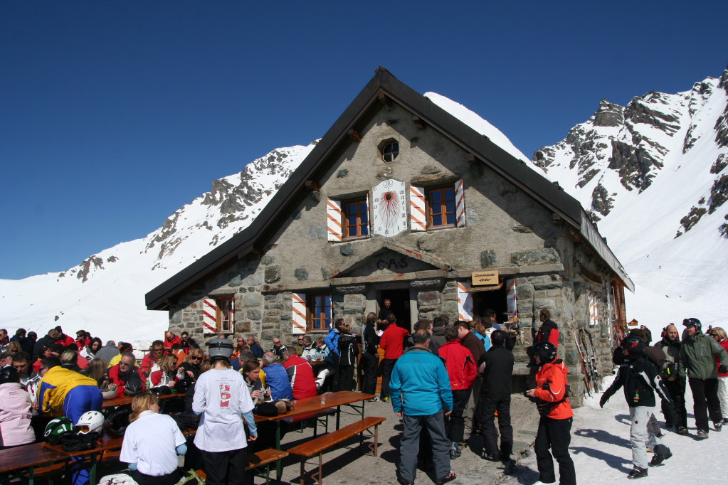 zingarotour076.jpg - Un rifugio del C.A.S. sopra Verbier.