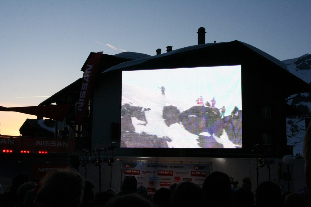 zingarotour086.jpg - Premiazione alla sera, a Verbier.