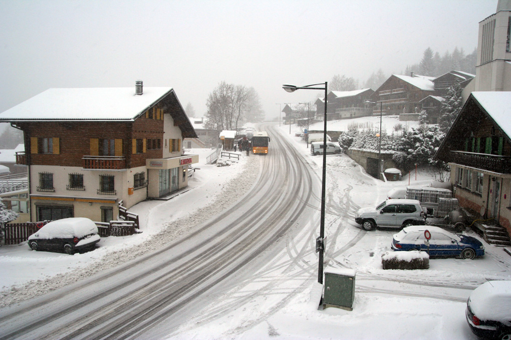 zingarotour091.jpg - E il giorno dopo... bonjour Verbier! Nevicata notturna, tutti che sono andati via [è lunedì].